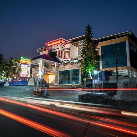 Empire Residency Hotel Тирувала Екстериор снимка