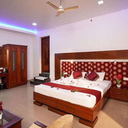 Empire Residency Hotel Тирувала Екстериор снимка