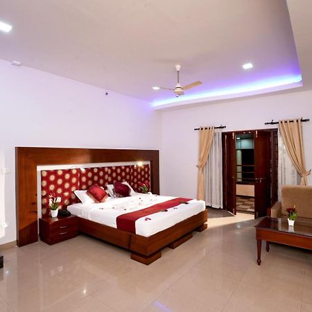 Empire Residency Hotel Тирувала Екстериор снимка