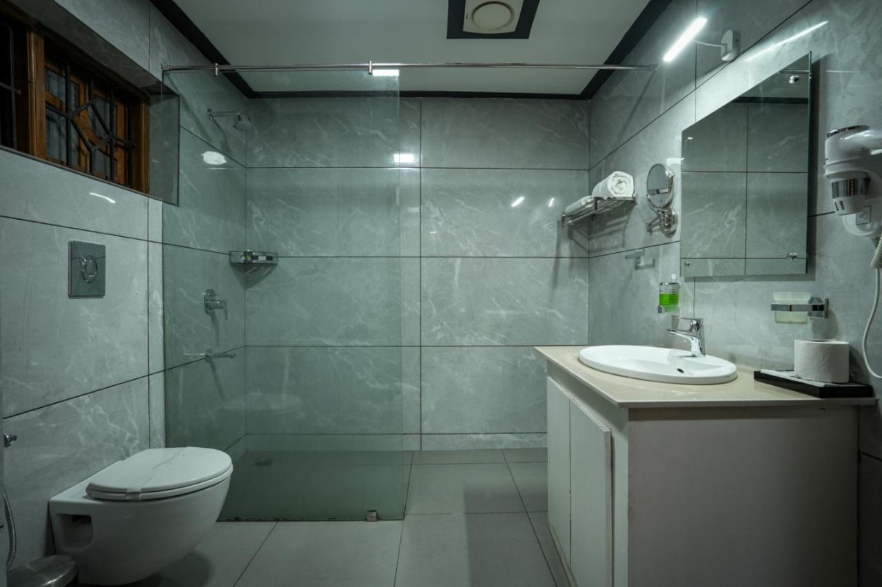 Empire Residency Hotel Тирувала Екстериор снимка