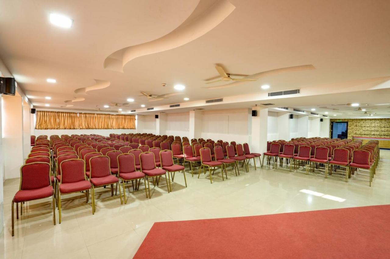 Empire Residency Hotel Тирувала Екстериор снимка