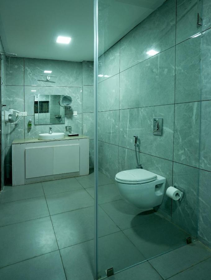 Empire Residency Hotel Тирувала Екстериор снимка