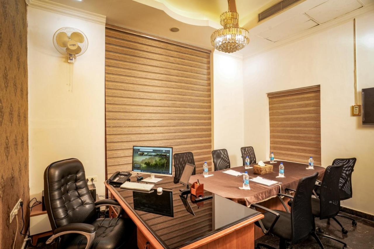 Empire Residency Hotel Тирувала Екстериор снимка