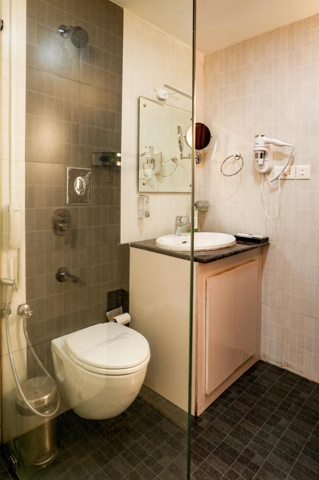 Empire Residency Hotel Тирувала Екстериор снимка