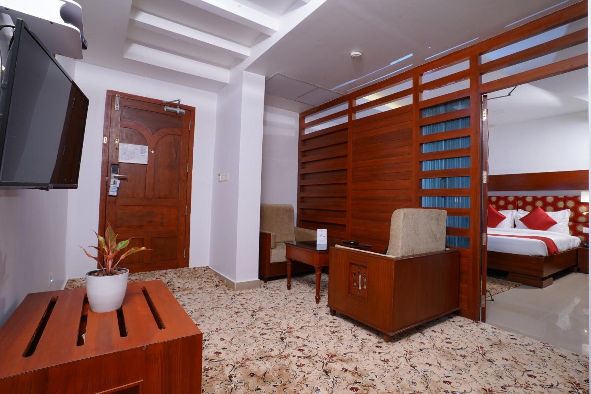 Empire Residency Hotel Тирувала Екстериор снимка