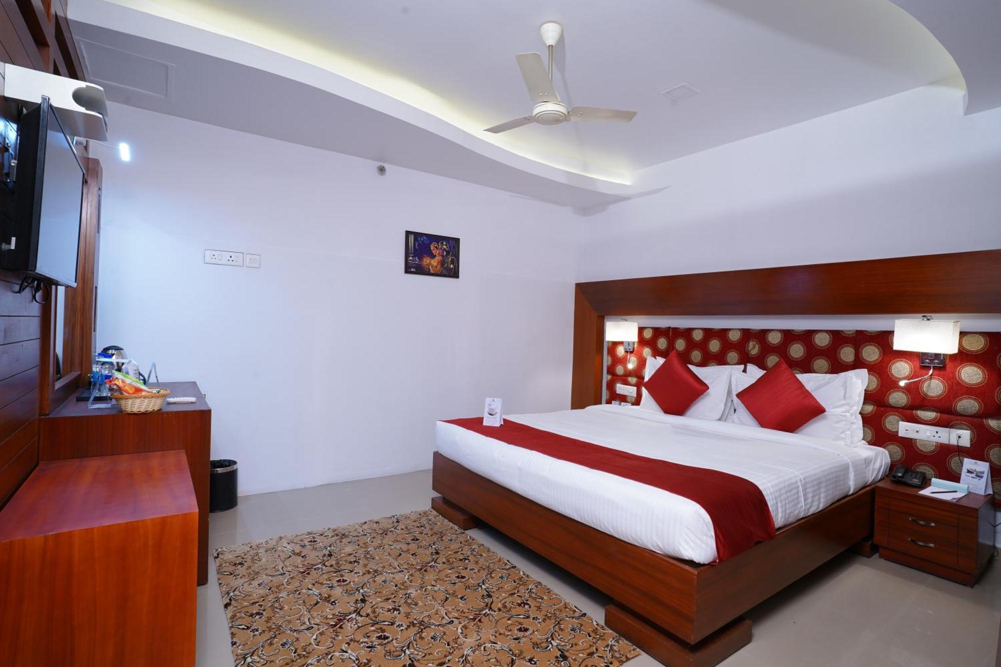Empire Residency Hotel Тирувала Екстериор снимка